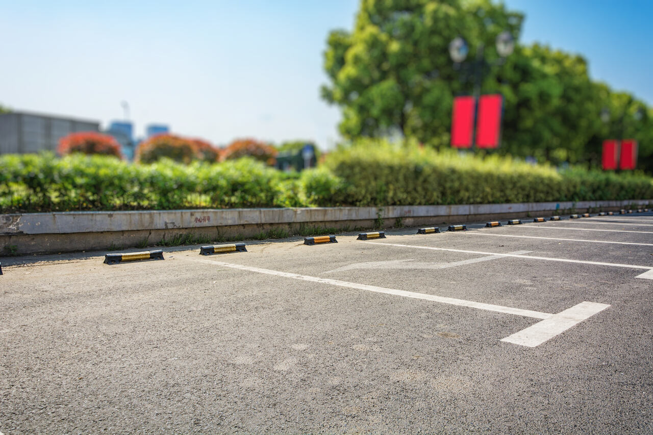 Systemy kontroli dostępu na parkingach – bezpieczeństwo i efektywność