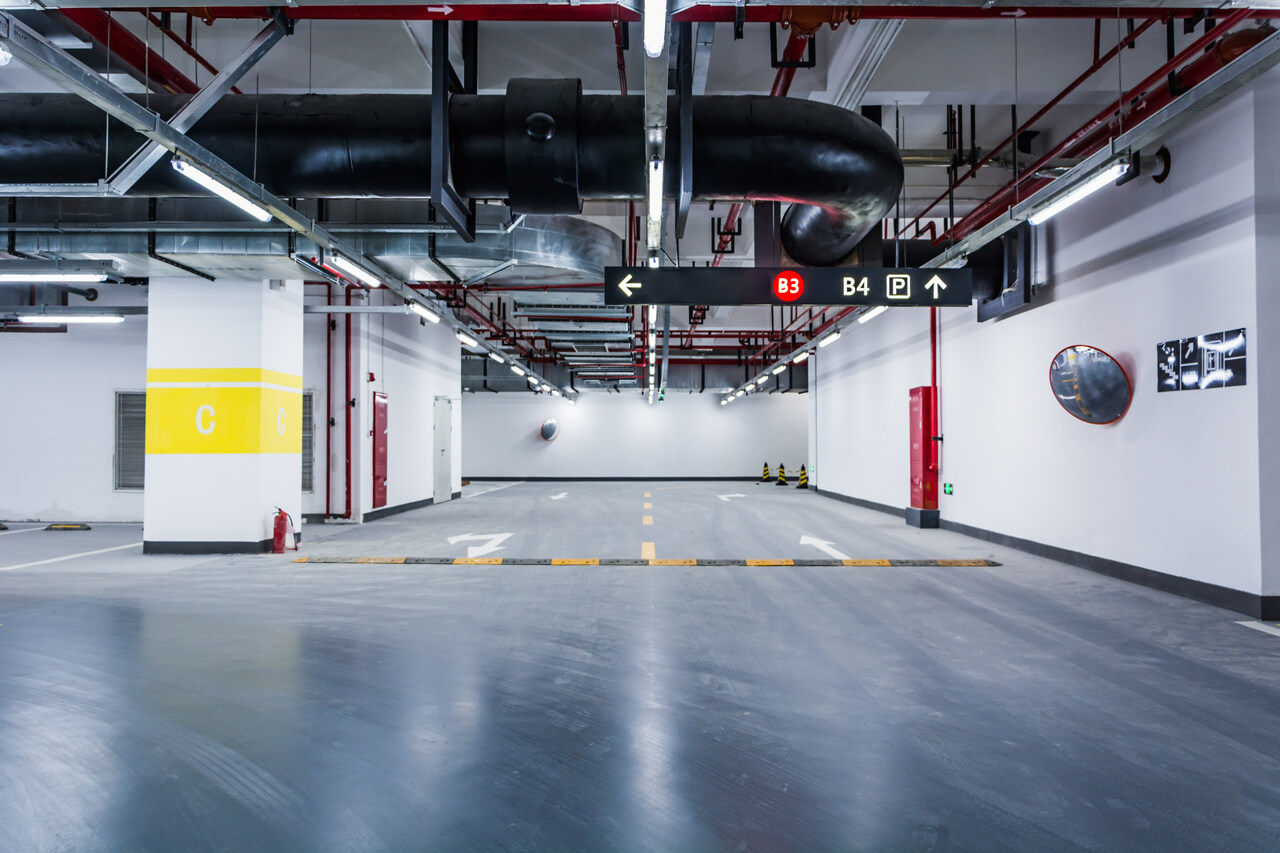 Nowoczesne technologie w obsłudze parkingów – co warto wiedzieć?