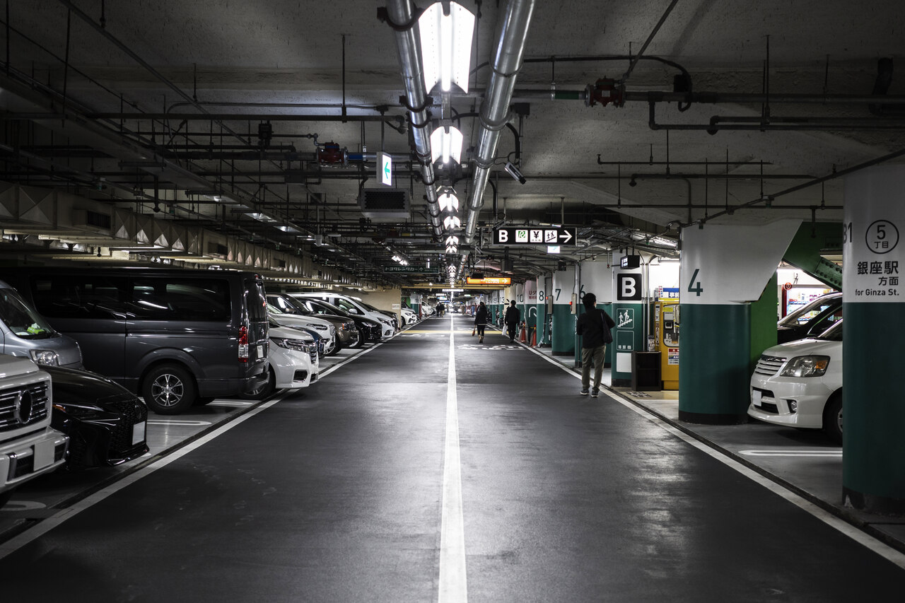 Jak działają nowoczesne systemy parkingowe?